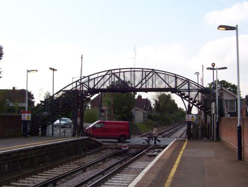 Photo Unique station footbridge